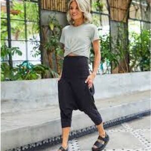 Buddha Pants Yala  Capri, size small